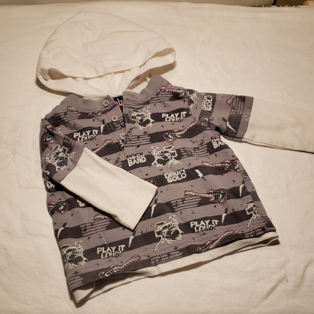 Baby Q size 3 to 6 months hooded t-shirt